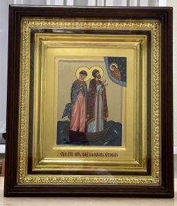 Икона «Петр и Феврония» в резном киоте Арсеньев